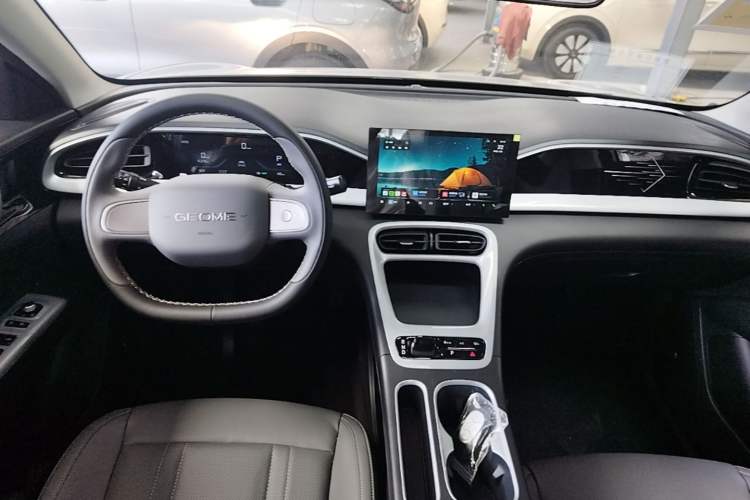 Used Geely Galaxy Geome 2026 Model 310km Youth Edition Center Console