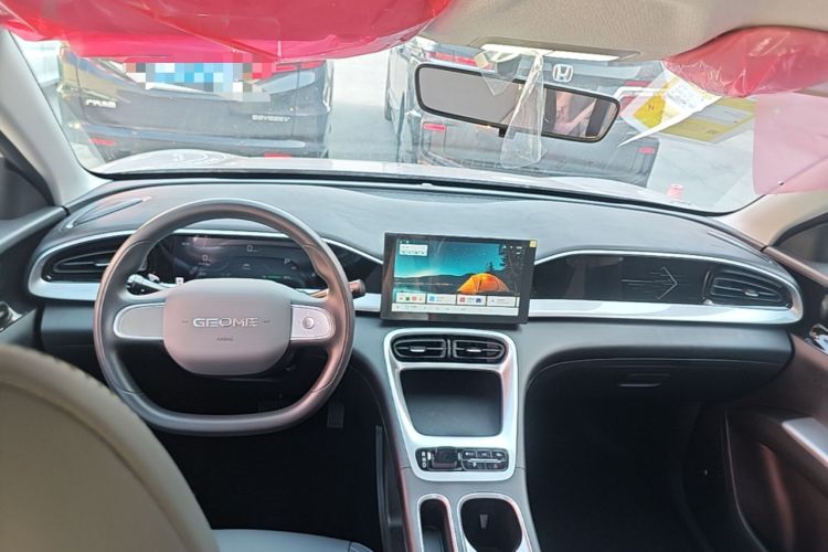 Used Geely Galaxy Geome 2026 Model 410km Carefree Edition Center Console