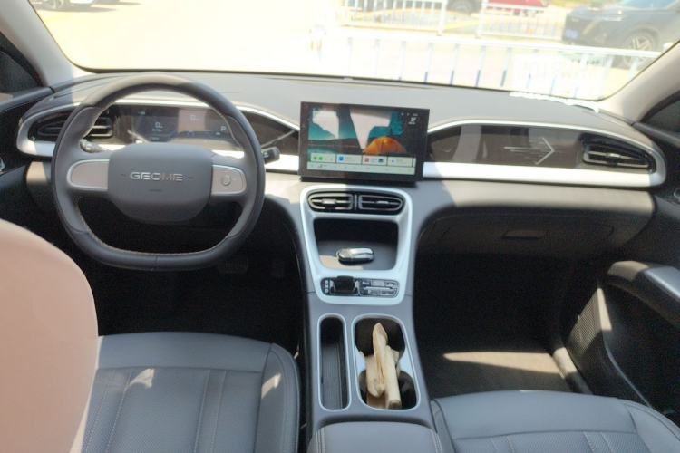 Used Geely Galaxy Geome 2026 Model 310km Youth Edition Center Console