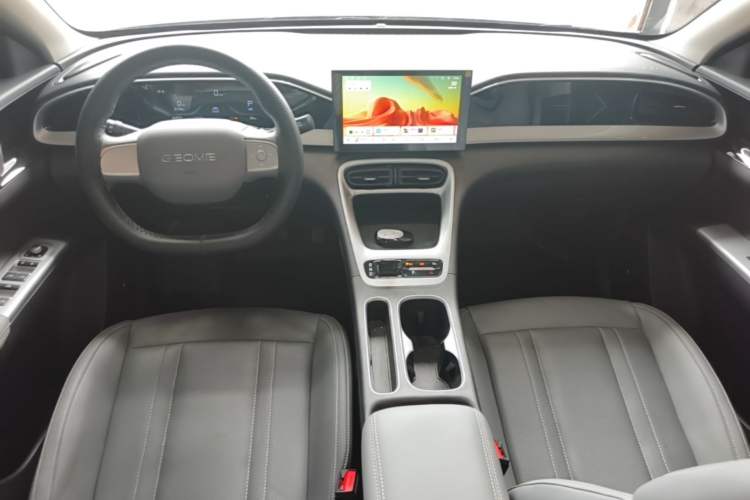 Used Geely Galaxy Geome 2026 Model 310km Youth Edition Center Console