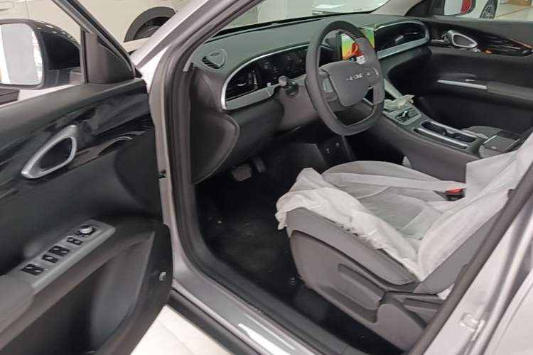 Used Geely Galaxy Geome 2026 Model 310km Youth Edition Driver Seat