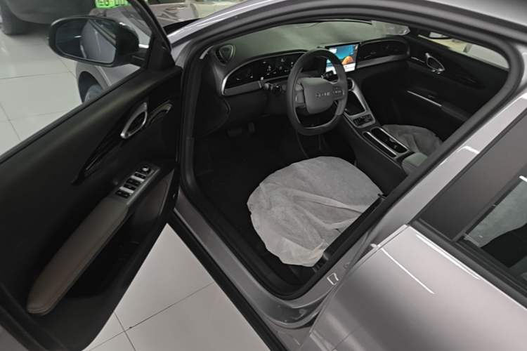 Used Geely Galaxy Geome 2026 Model 310km Youth Edition Driver Seat