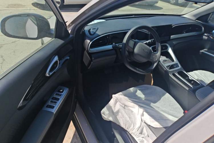 Used Geely Galaxy Geome 2026 Model 310km Youth Edition Driver Seat