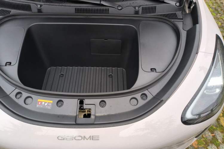 Used Geely Galaxy Geome 2026 Model 410km Exploration Edition Engine Bay Left