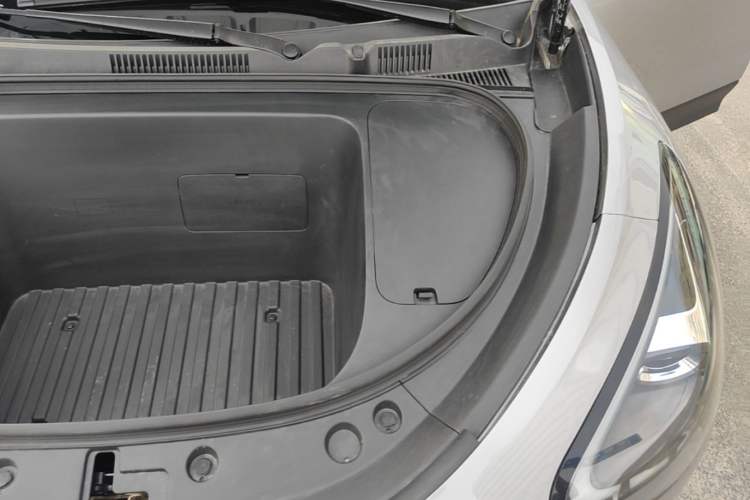 Used Geely Galaxy Geome 2026 Model 410km Freedom Edition Engine Bay Left