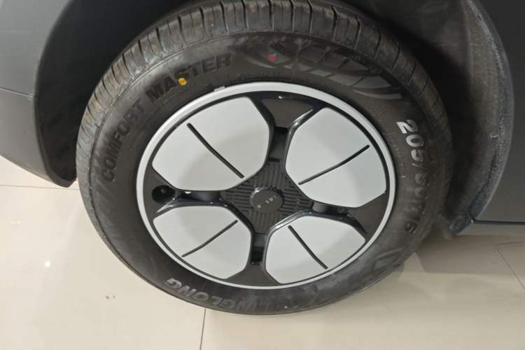 Used Geely Galaxy Geome 2026 Model 310km Youth Edition Exterior 5