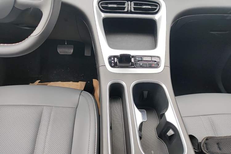 Used Geely Galaxy Geome 2026 Model 310km Youth Edition Gear Lever