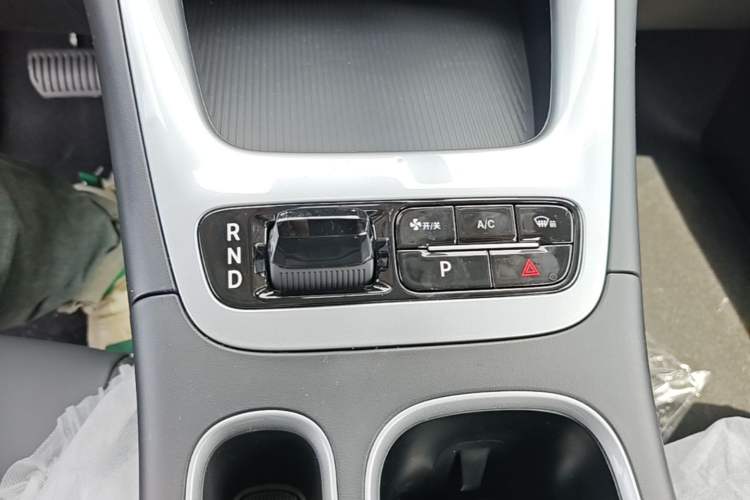 Used Geely Galaxy Geome 2026 Model 310km Youth Edition Gear Lever