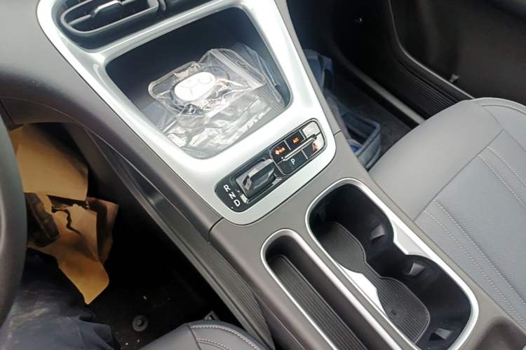 Used Geely Galaxy Geome 2026 Model 310km Youth Edition Gear Lever