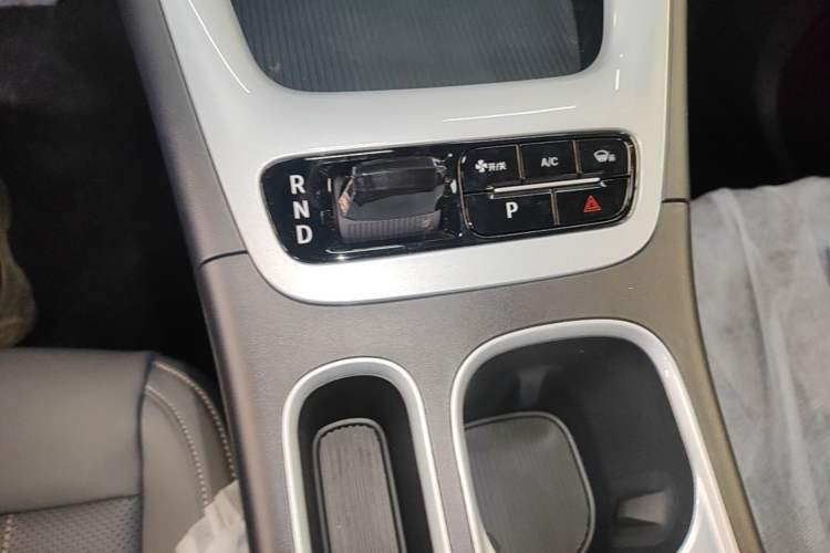 Used Geely Galaxy Geome 2026 Model 310km Youth Edition Gear Lever
