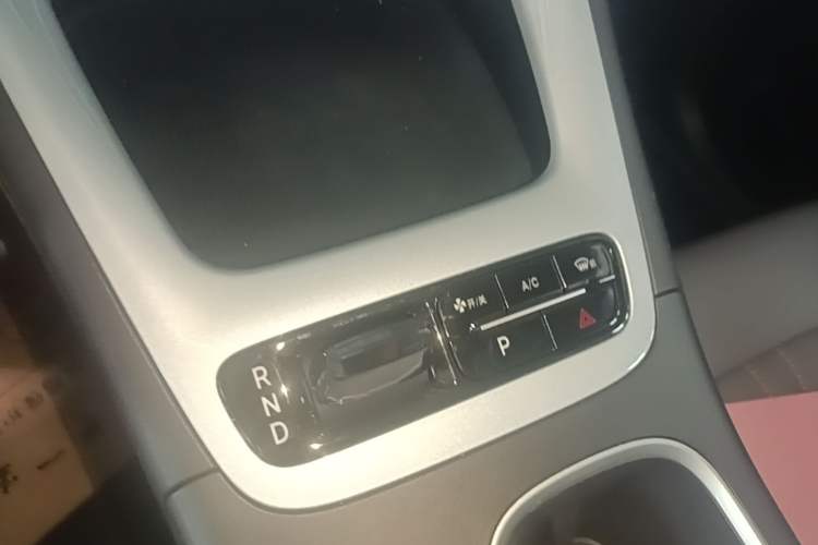 Used Geely Galaxy Geome 2026 Model 310km Youth Edition Gear Lever