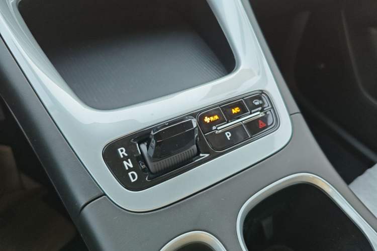 Used Geely Galaxy Geome 2026 Model 310km Youth Edition Gear Lever