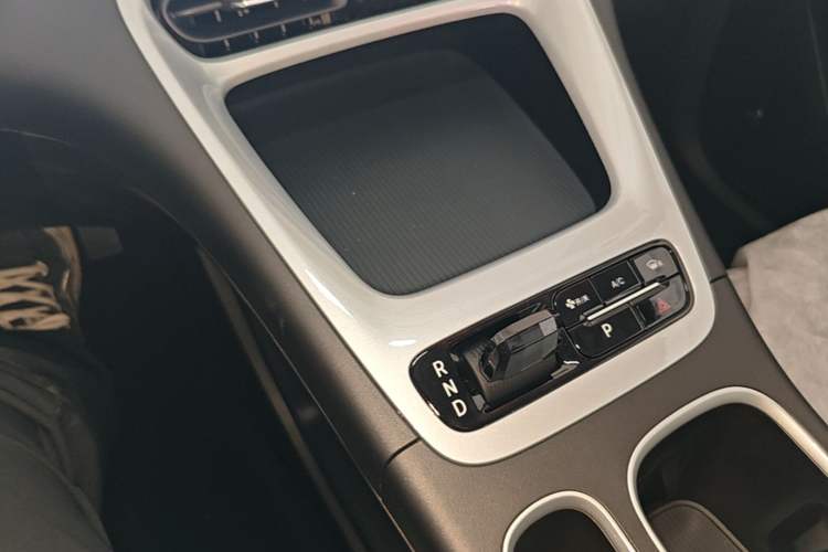 Used Geely Galaxy Geome 2026 Model 410km Carefree Edition Gear Lever