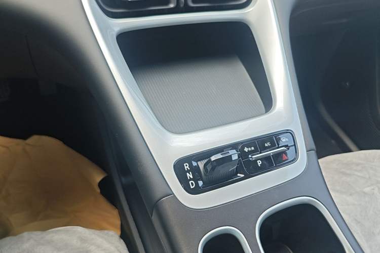 Used Geely Galaxy Geome 2026 410km Wind-Riding Edition Gear Lever