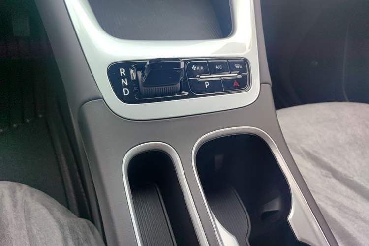 Used Geely Galaxy Geome 2026 310km Wind-Riding Edition Gear Lever