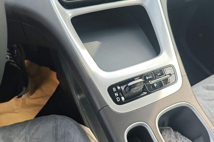 Used Geely Galaxy Geome 2026 Model 410km Freedom Edition Gear Lever