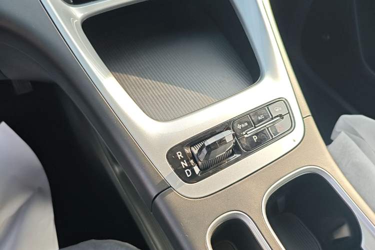 Used Geely Galaxy Geome 2026 Model 410km Freedom Edition Gear Lever