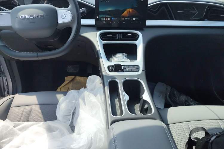 Used Geely Galaxy Geome 2026 Model 310km Youth Edition Gear Lever