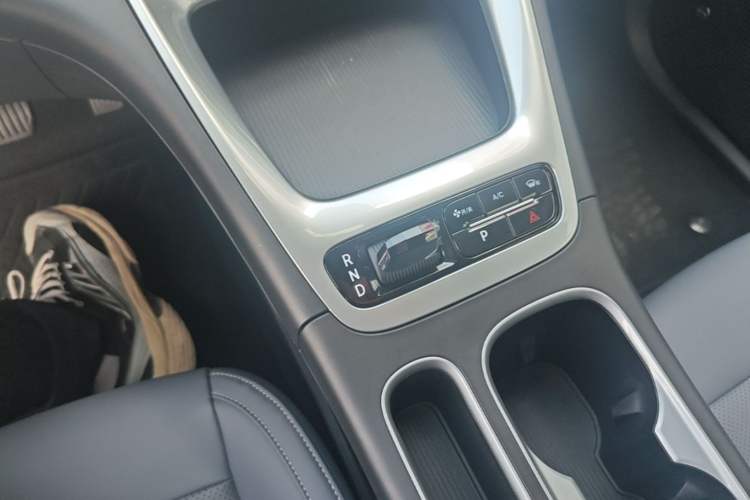 Used Geely Galaxy Geome 2026 Model 310km Youth Edition Gear Lever