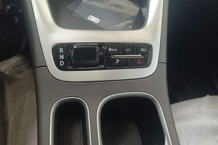 Used Geely Galaxy Geome 2026 Model 310km Youth Edition Gear Lever
