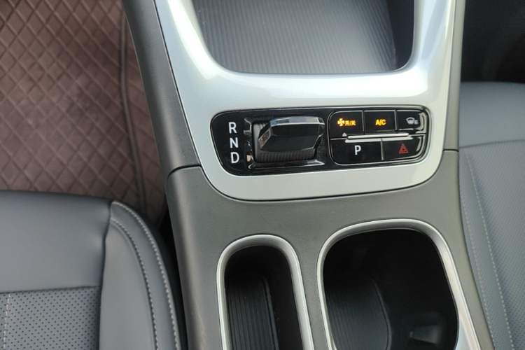 Used Geely Galaxy Geome 2026 Model 410km Freedom Edition Gear Lever