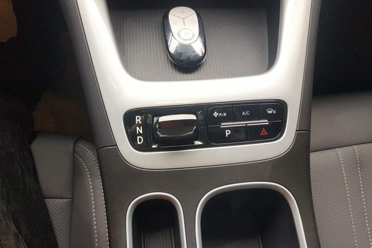 Used Geely Galaxy Geome 2026 Model 310km Youth Edition Gear Lever