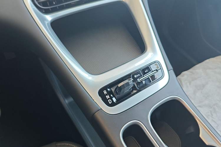 Used Geely Galaxy Geome 2026 410km Wind-Riding Edition Gear Lever