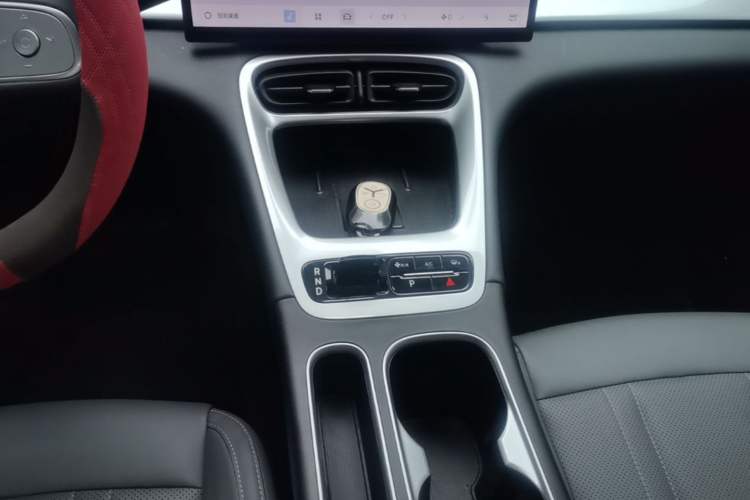 Used Geely Galaxy Geome 2026 Model 410km Exploration Edition Gear Lever