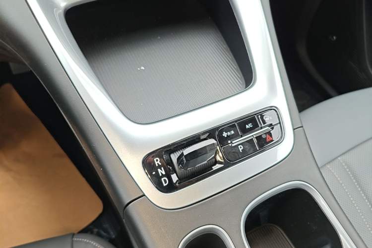 Used Geely Galaxy Geome 2026 Model 310km Youth Edition Gear Lever