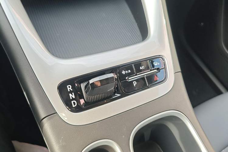 Used Geely Galaxy Geome 2026 Model 310km Youth Edition Gear Lever