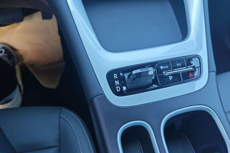 Used Geely Galaxy Geome 2026 410km Wind-Riding Edition Gear Lever
