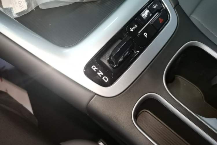 Used Geely Galaxy Geome 2026 310km Wind-Riding Edition Gear Lever