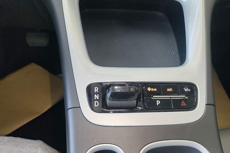 Used Geely Galaxy Geome 2026 Model 310km Youth Edition Gear Lever