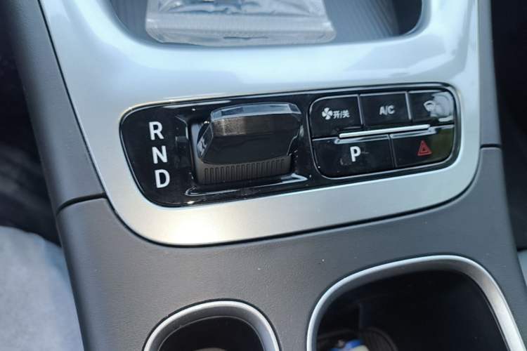 Used Geely Galaxy Geome 2026 Model 310km Youth Edition Gear Lever