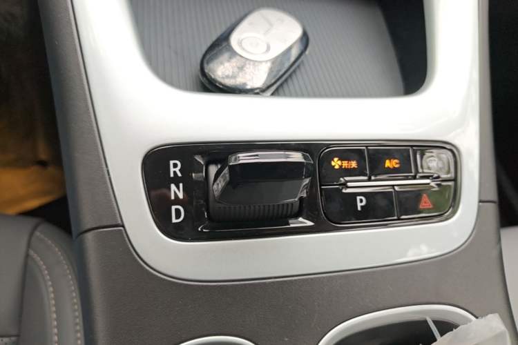 Used Geely Galaxy Geome 2026 Model 310km Youth Edition Gear Lever
