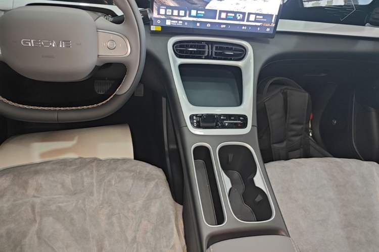 Used Geely Galaxy Geome 2026 Model 410km Freedom Edition Gear Lever