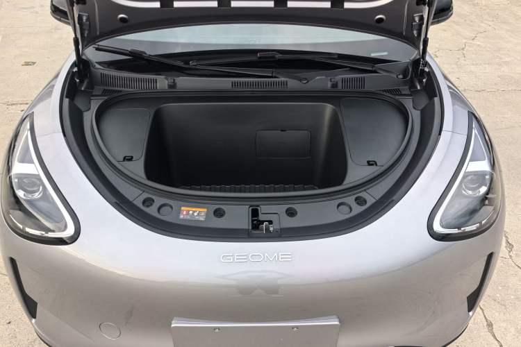 Used Geely Galaxy Geome 2026 Model 310km Youth Edition Interior 3