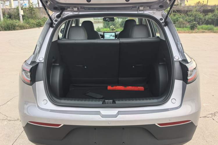 Used Geely Galaxy Geome 2026 Model 310km Youth Edition Interior 4