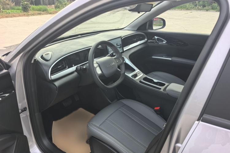 Used Geely Galaxy Geome 2026 Model 310km Youth Edition Interior 9