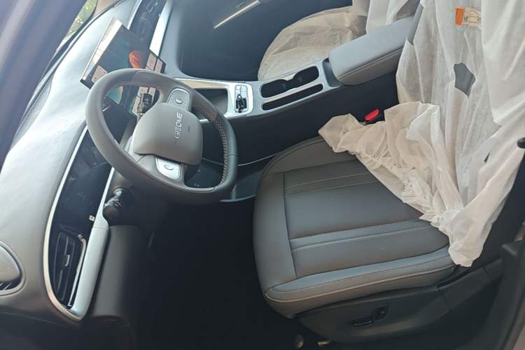 Used Geely Galaxy Geome 2026 410km Wind-Riding Edition Left Front Seat