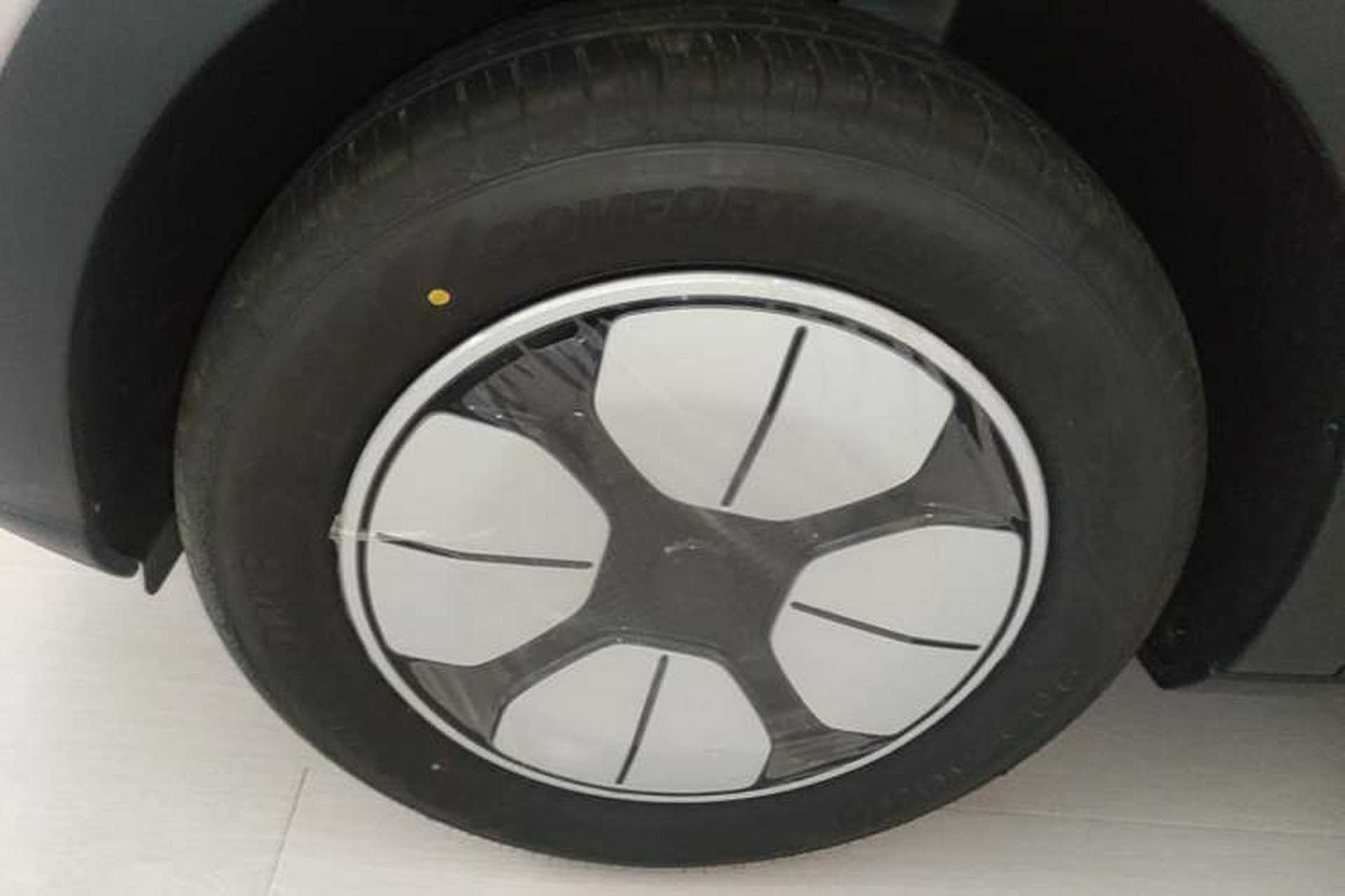 Used Geely Galaxy Geome 2026 Model 310km Youth Edition Left Front Wheel Hub