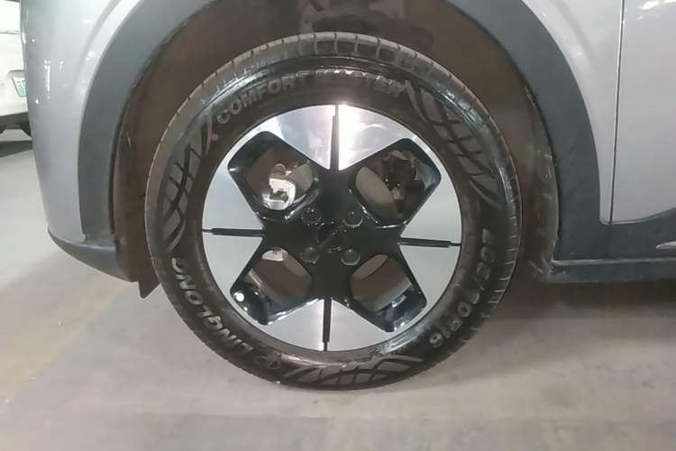 Used Geely Galaxy Geome 2026 Model 410km Exploration Edition Left Front Wheel Hub