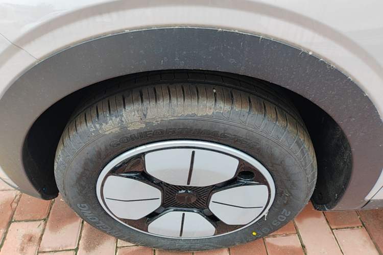 Used Geely Galaxy Geome 2026 Model 310km Youth Edition Left Front Wheel Hub