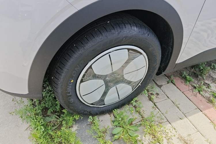 Used Geely Galaxy Geome 2026 Model 310km Youth Edition Left Front Wheel Hub