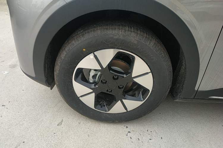 Used Geely Galaxy Geome 2026 Model 310km Dream Edition Left Front Wheel Hub