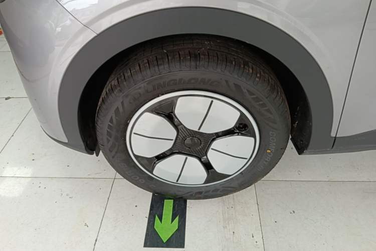 Used Geely Galaxy Geome 2026 Model 310km Youth Edition Left Front Wheel Hub