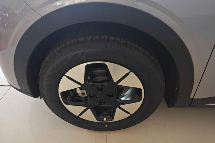 Used Geely Galaxy Geome 2026 Model 310km Dream Edition Left Front Wheel Hub