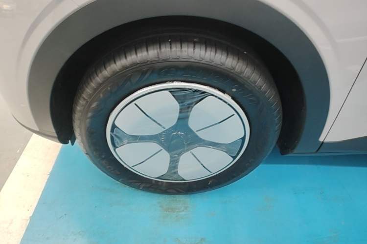 Used Geely Galaxy Geome 2026 Model 310km Youth Edition Left Front Wheel Hub