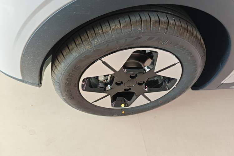Used Geely Galaxy Geome 2026 Model 310km Dream Edition Left Front Wheel Hub