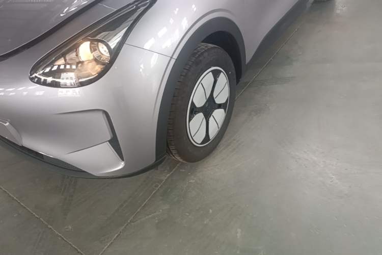 Used Geely Galaxy Geome 2026 Model 310km Youth Edition Left Front Wheel Hub